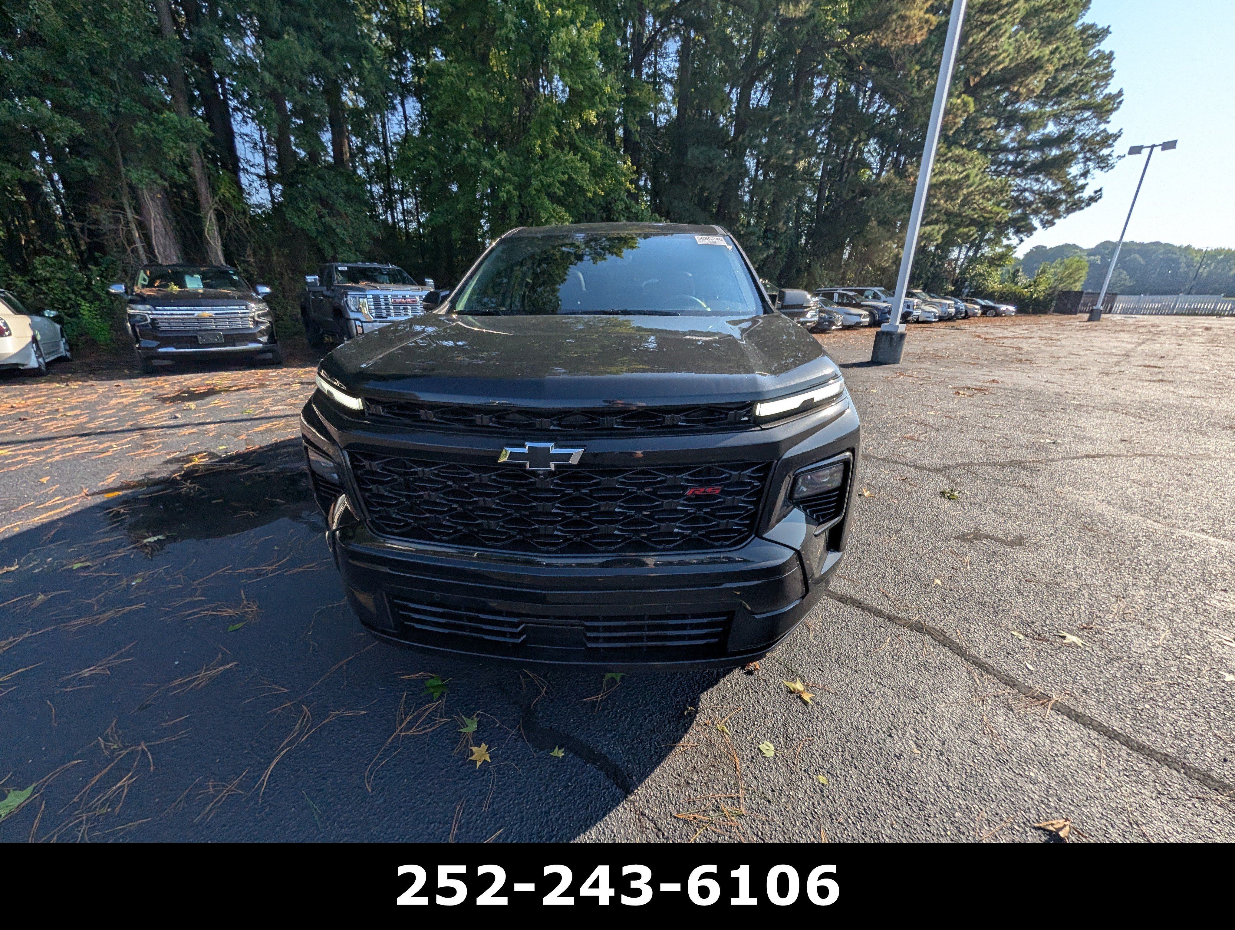 Used 2026 Chevrolet Traverse RS FWD image 2