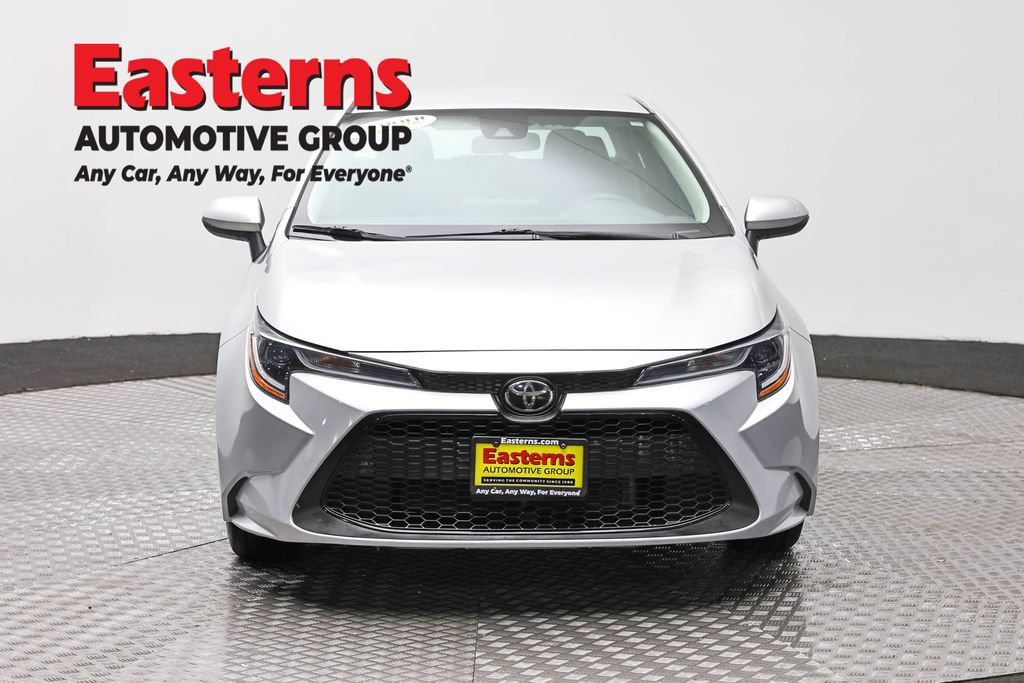 Used 2022 Toyota Corolla LE FWD image 2