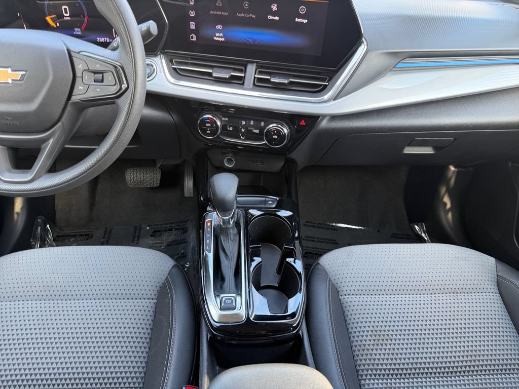 Used 2025 Chevrolet Trax LT FWD image 15