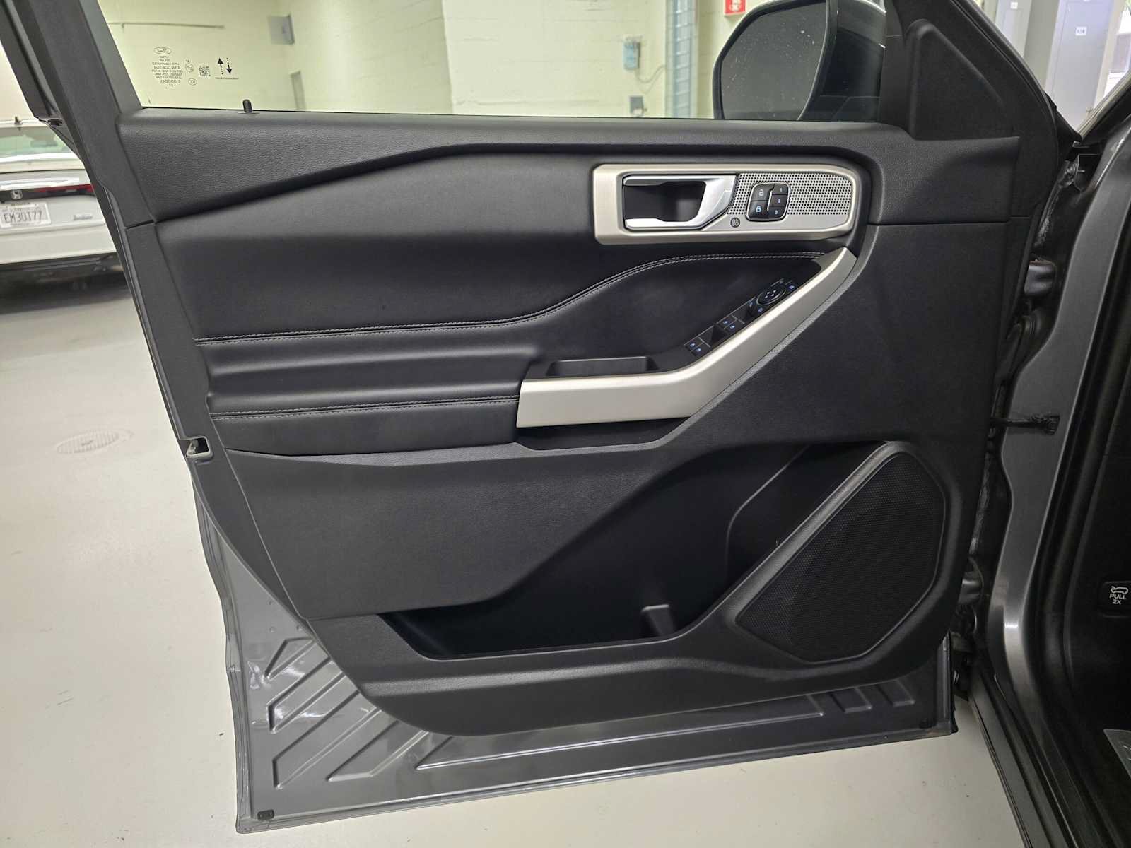 Used 2022 Ford Explorer Limited w/ Hybrid Equipment Group 310A RWD image 19