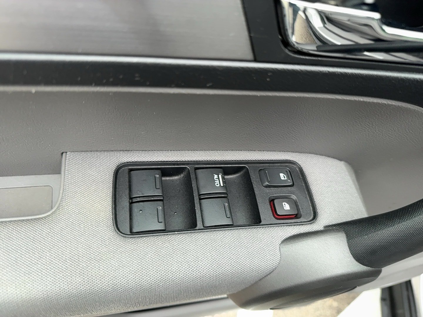 Used 2010 Honda CR-V LX image 14