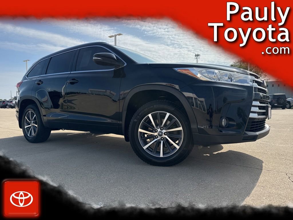 Certified 2017 Toyota Highlander XLE AWD/4WD image 1