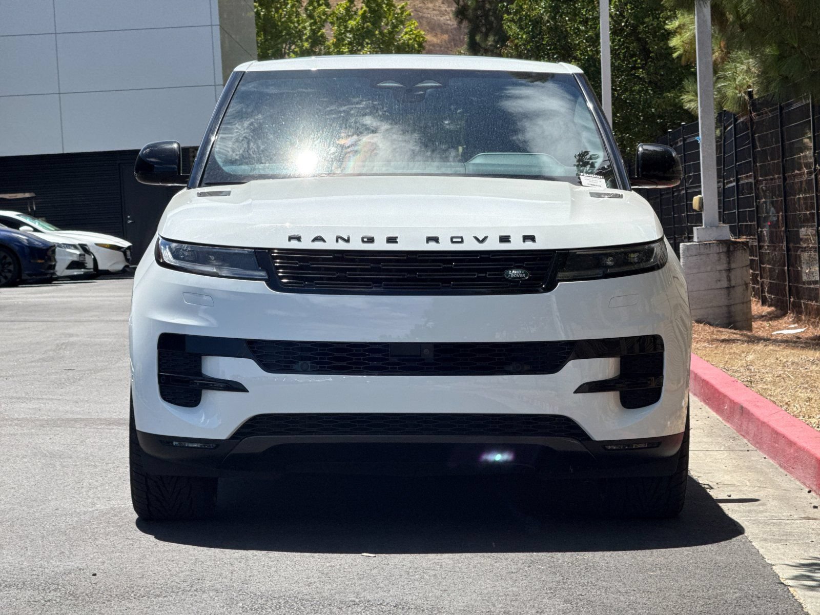 Used 2025 Land Rover Range Rover Sport SE AWD/4WD image 9