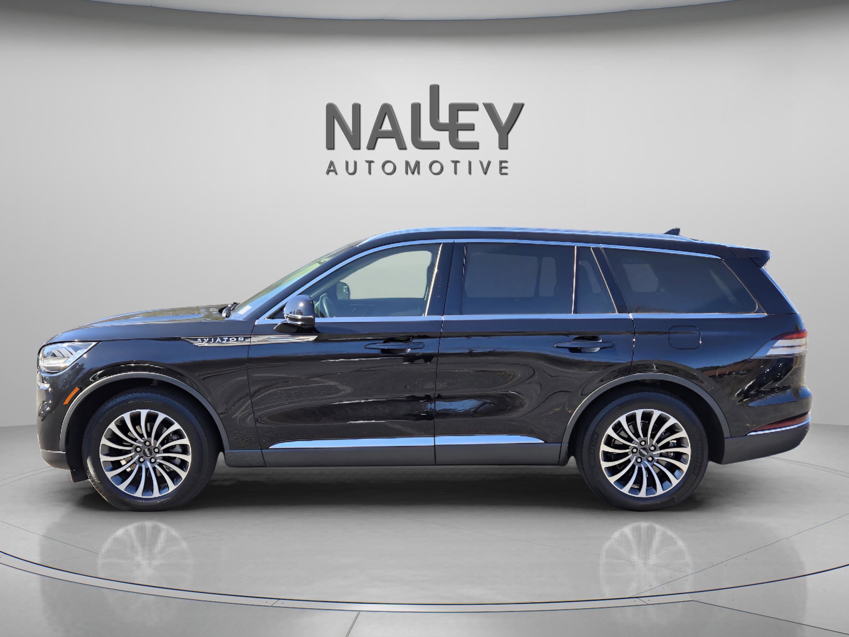 Used 2024 Lincoln Aviator Reserve w/ Elements Package Plus image 3