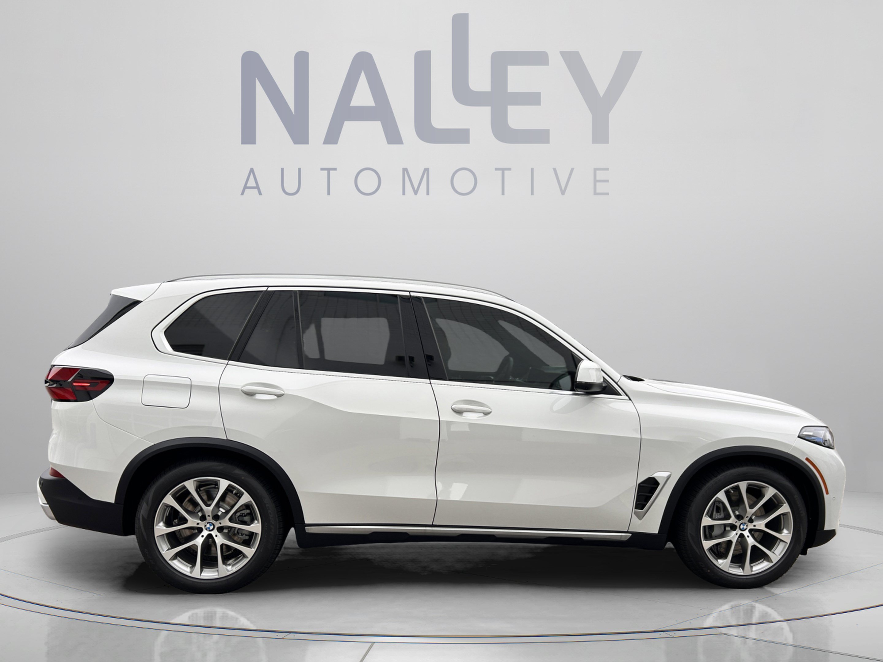 Used 2026 BMW X5 xDrive50e w/ Premium Package AWD/4WD image 5