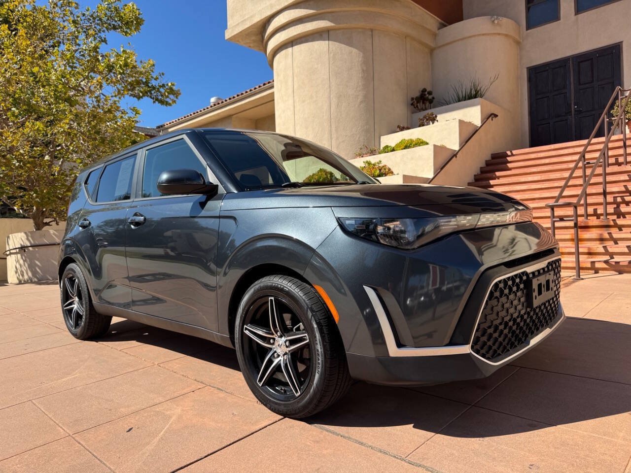 Used 2023 Kia Soul LX FWD image 1