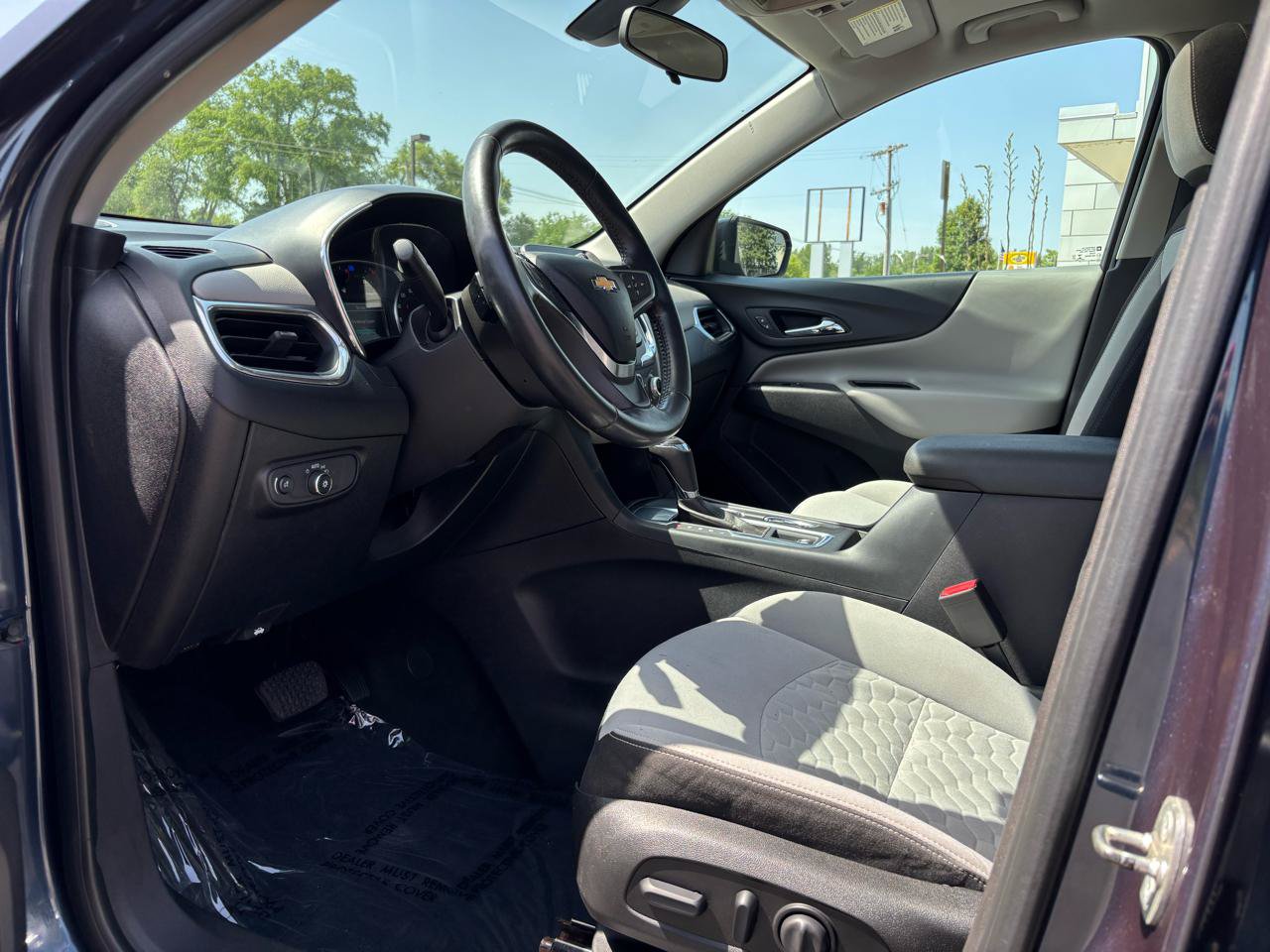 Used 2018 Chevrolet Equinox LT w/ Sun & Infotainment Package FWD image 16