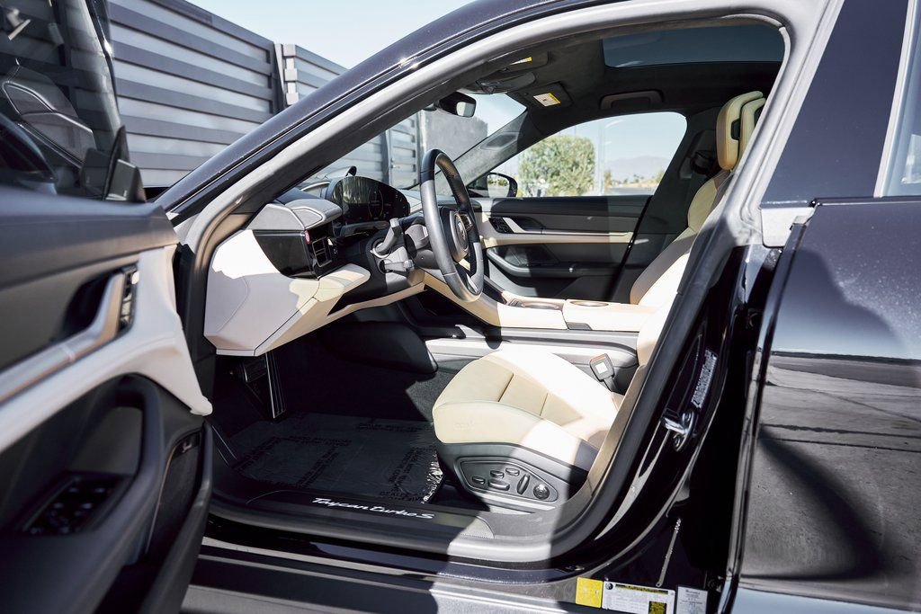 Used 2020 Porsche Taycan Turbo S image 33
