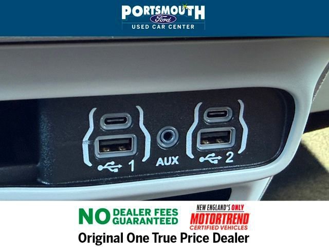 Used 2024 Chrysler Pacifica Touring-L image 16