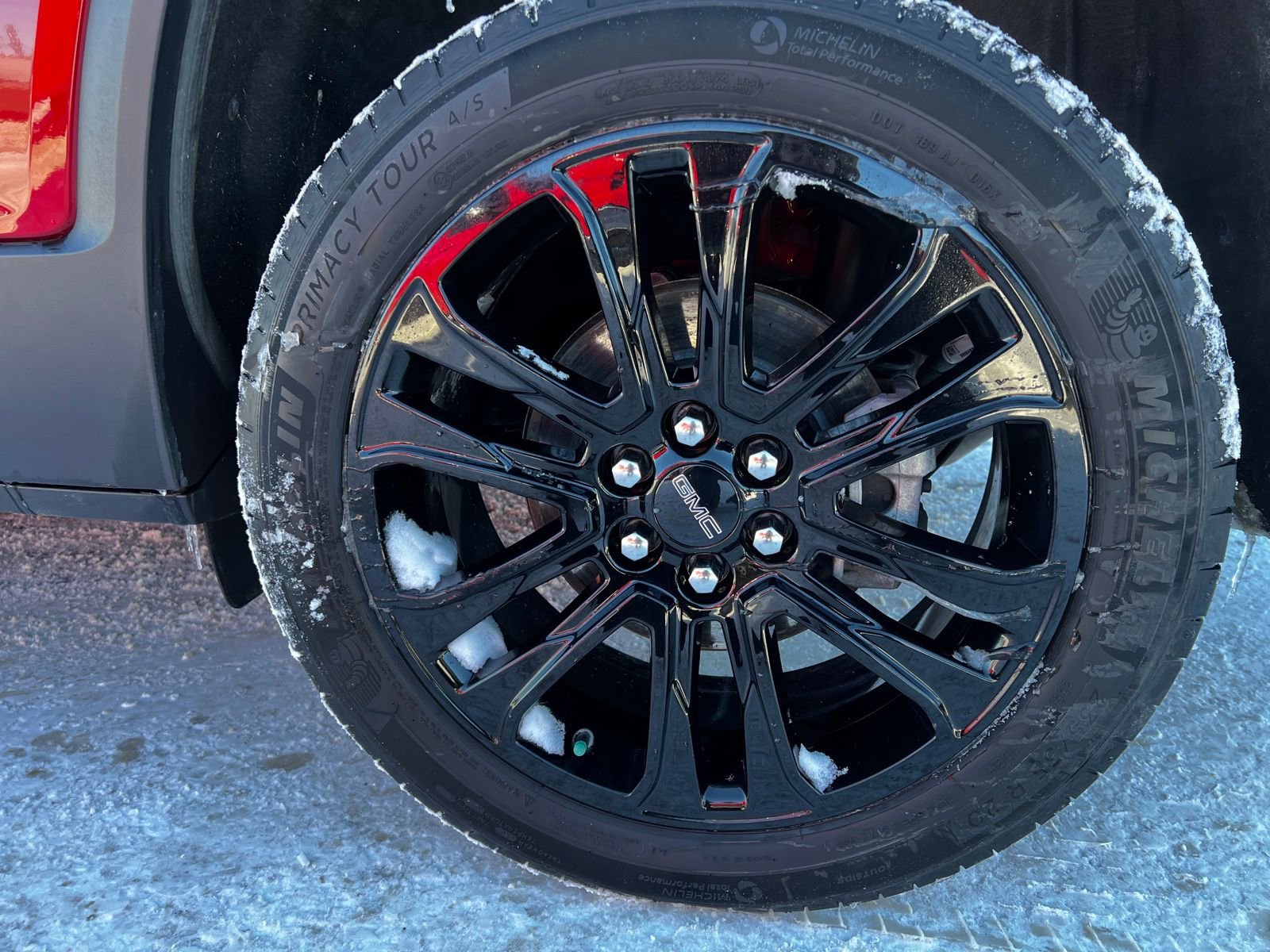 Used 2023 GMC Acadia SLE w/ Driver Convenience Package image 8