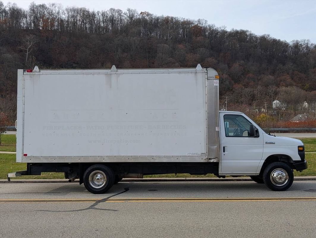 Used 2017 Ford E-450 and Econoline 450 Super Duty RWD image 4