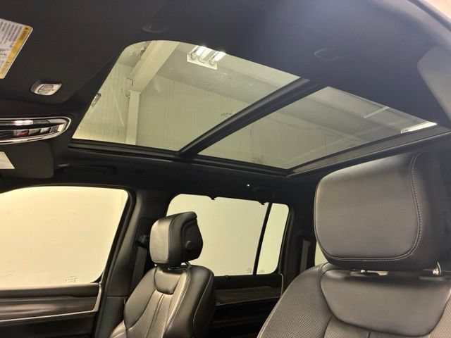 Used 2023 Jeep Wagoneer L Series III w/ Premium Group I AWD/4WD image 15