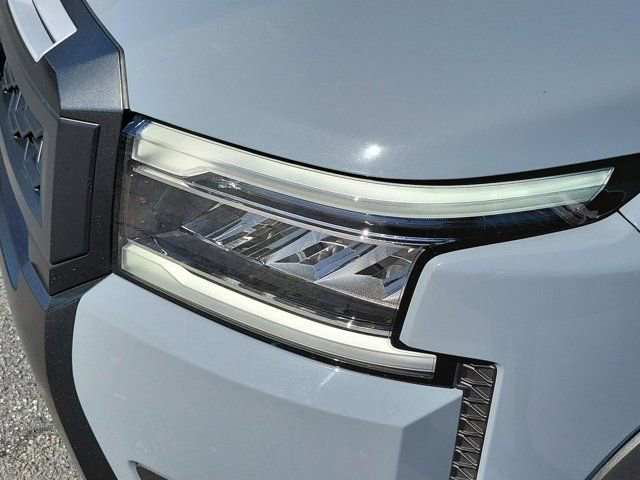 Used 2025 Nissan Frontier Pro-X RWD image 9