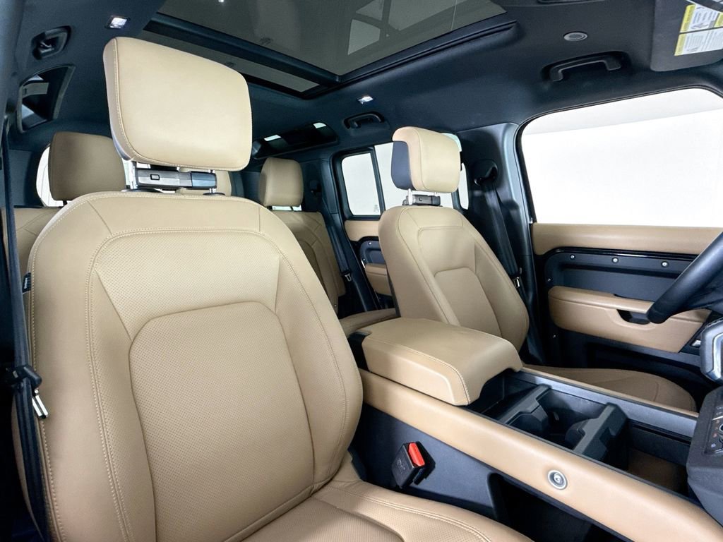 Used 2025 Land Rover Defender 110 S image 14