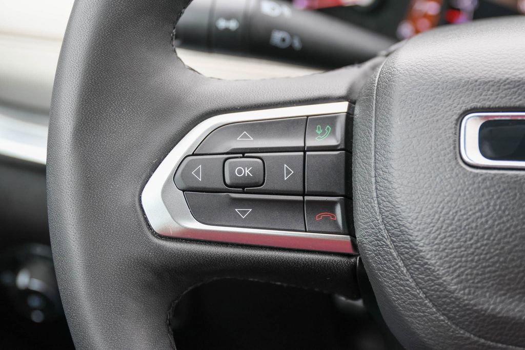 Used 2025 Jeep Compass Limited AWD/4WD image 25
