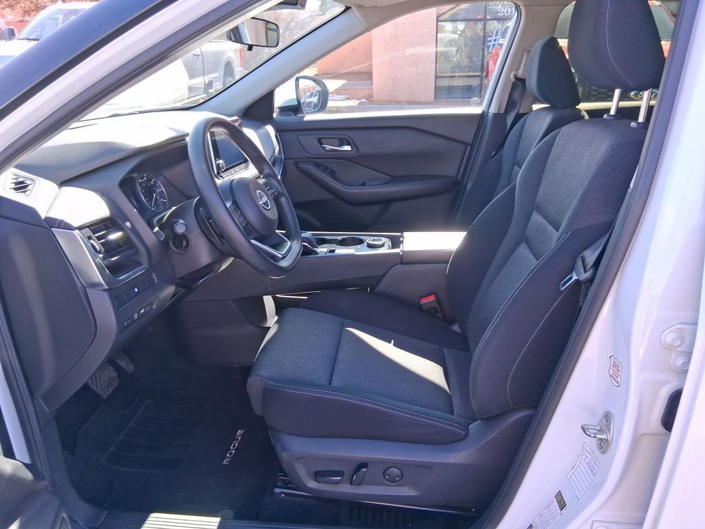 Used 2024 Nissan Rogue SV image 9