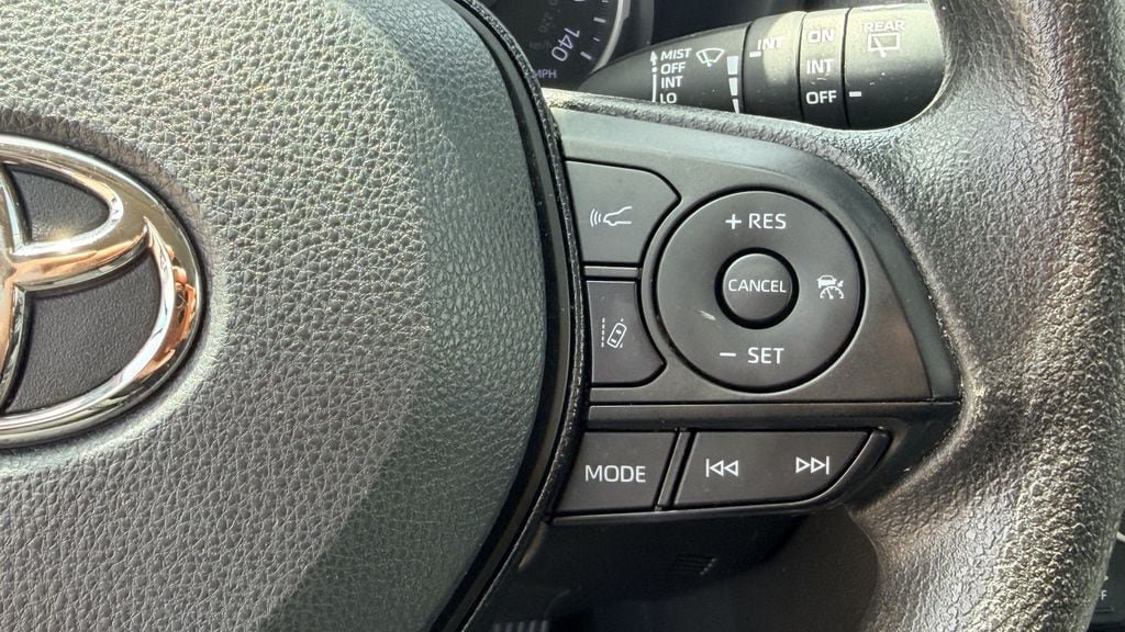 Used 2021 Toyota RAV4 XLE AWD/4WD image 20