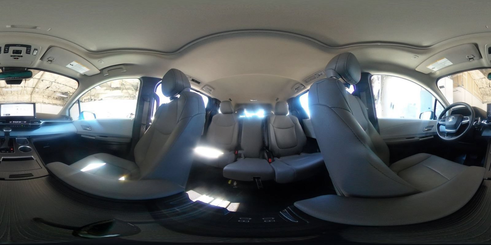 Used 2025 Toyota Sienna XLE FWD image 44