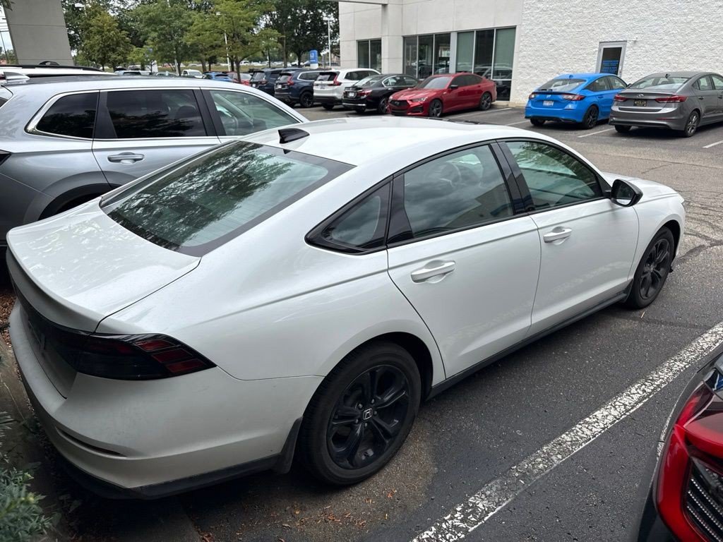 Certified 2025 Honda Accord SE image 7
