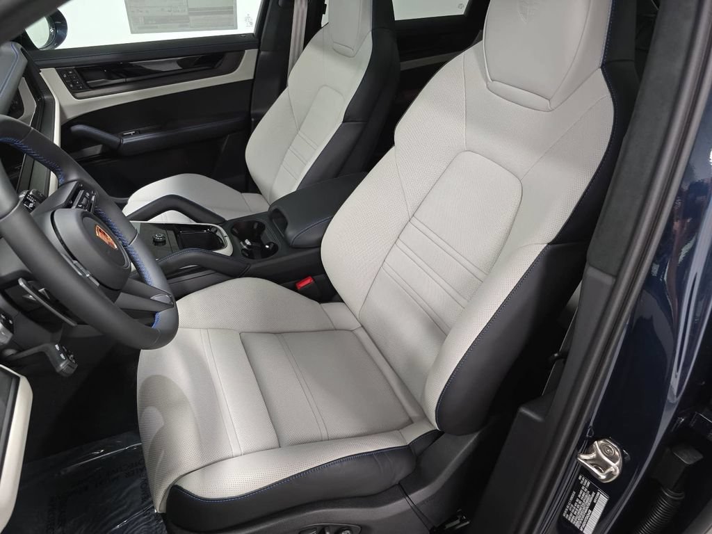 New 2026 Porsche Cayenne GTS AWD/4WD image 5