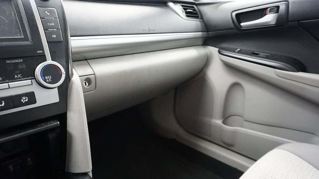 Used 2013 Toyota Camry LE image 31