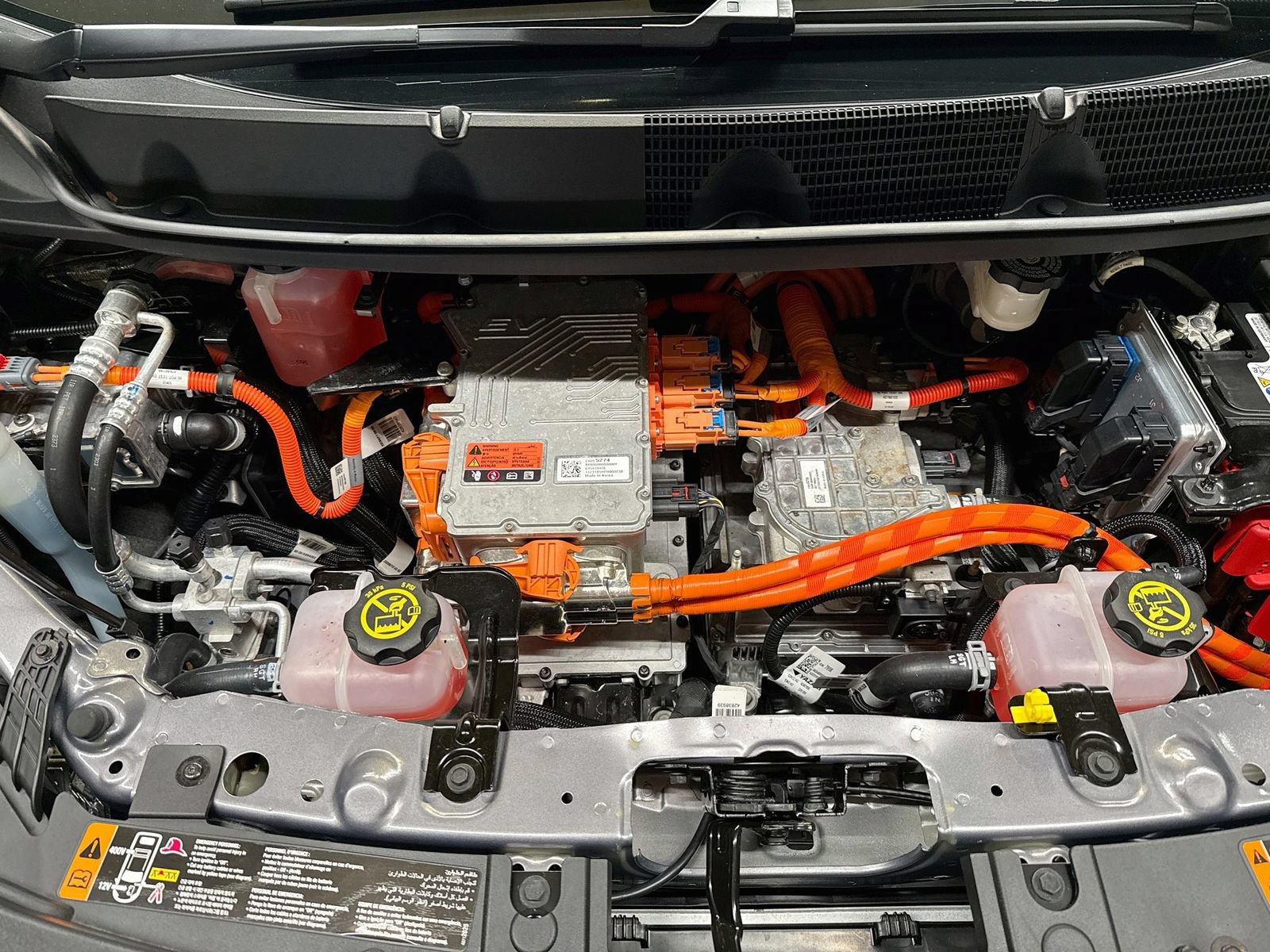 Used 2023 Chevrolet Bolt LT w/ Infotainment Package FWD image 33