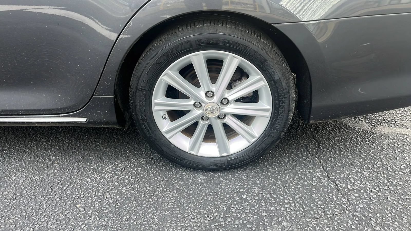Used 2012 Toyota Camry XLE w/ Leather Pkg FWD image 9