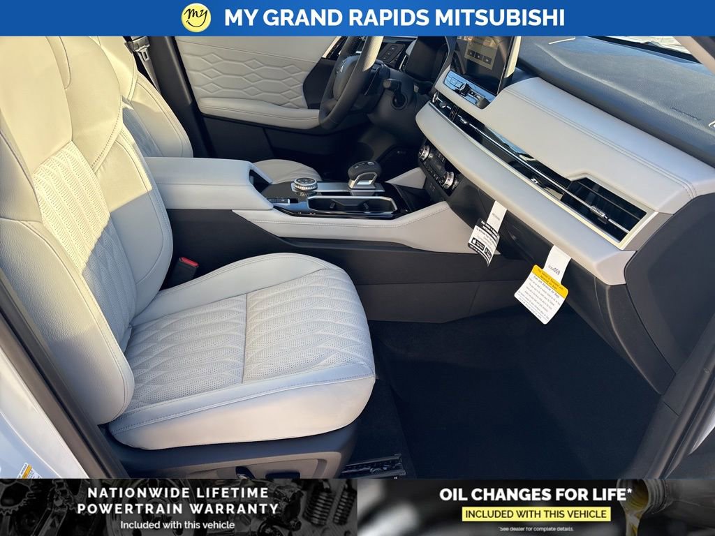 New 2026 Mitsubishi Outlander SEL image 16