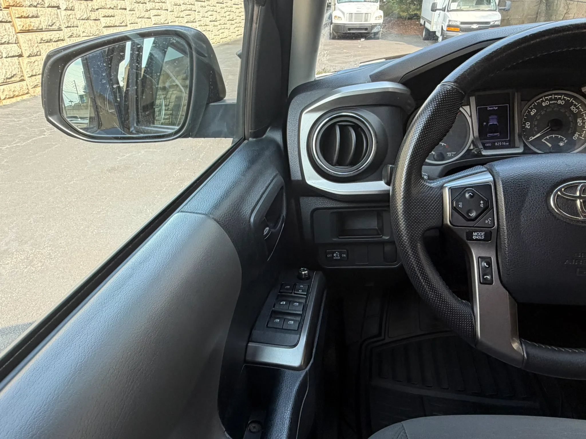 Used 2017 Toyota Tacoma SR5 w/ Tow Package AWD/4WD image 19