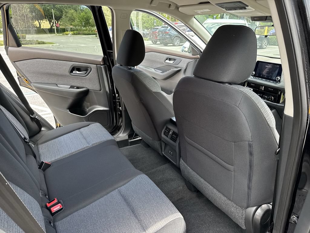 Used 2023 Nissan Rogue SV FWD image 33