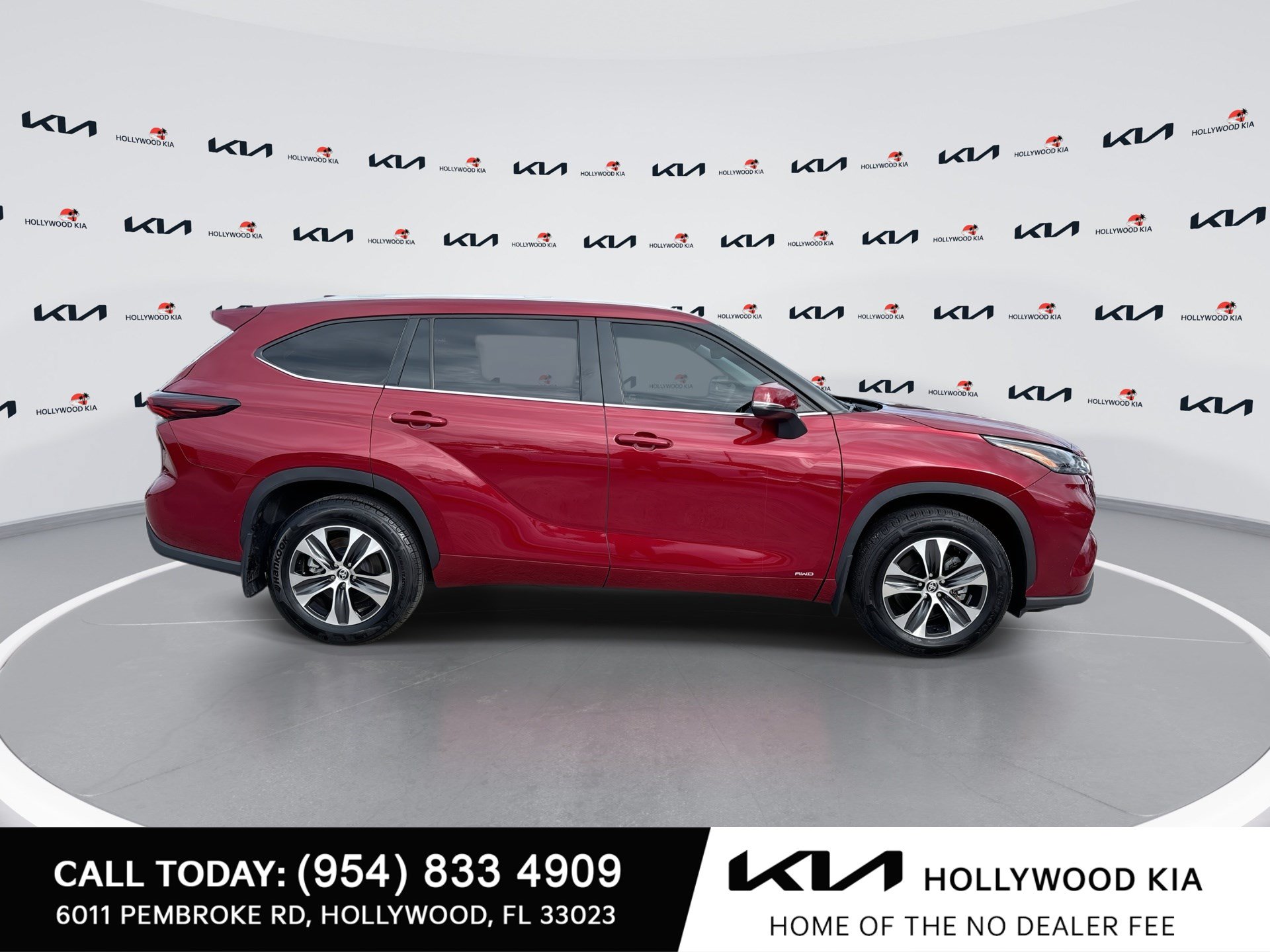 Used 2025 Toyota Highlander XLE AWD/4WD image 9