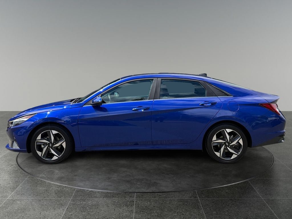 Used 2023 Hyundai Elantra Limited w/ Cargo Package FWD image 5