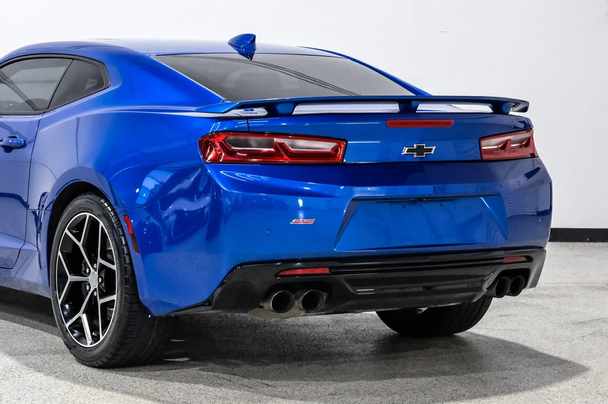 Used 2017 Chevrolet Camaro SS RWD image 13