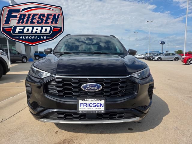 Used 2023 Ford Escape ST-Line FWD image 2
