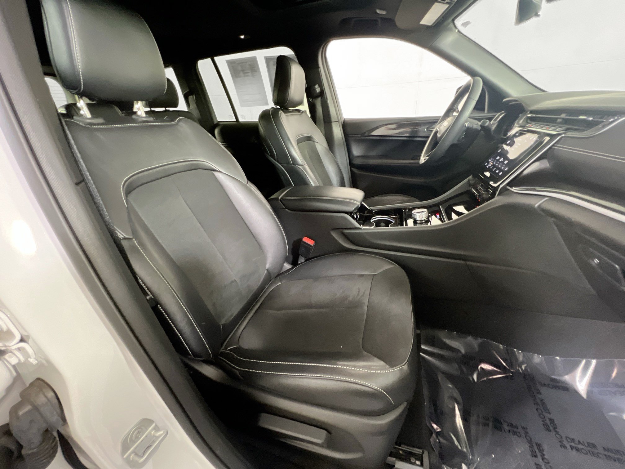 Used 2023 Jeep Grand Cherokee Altitude AWD/4WD image 27