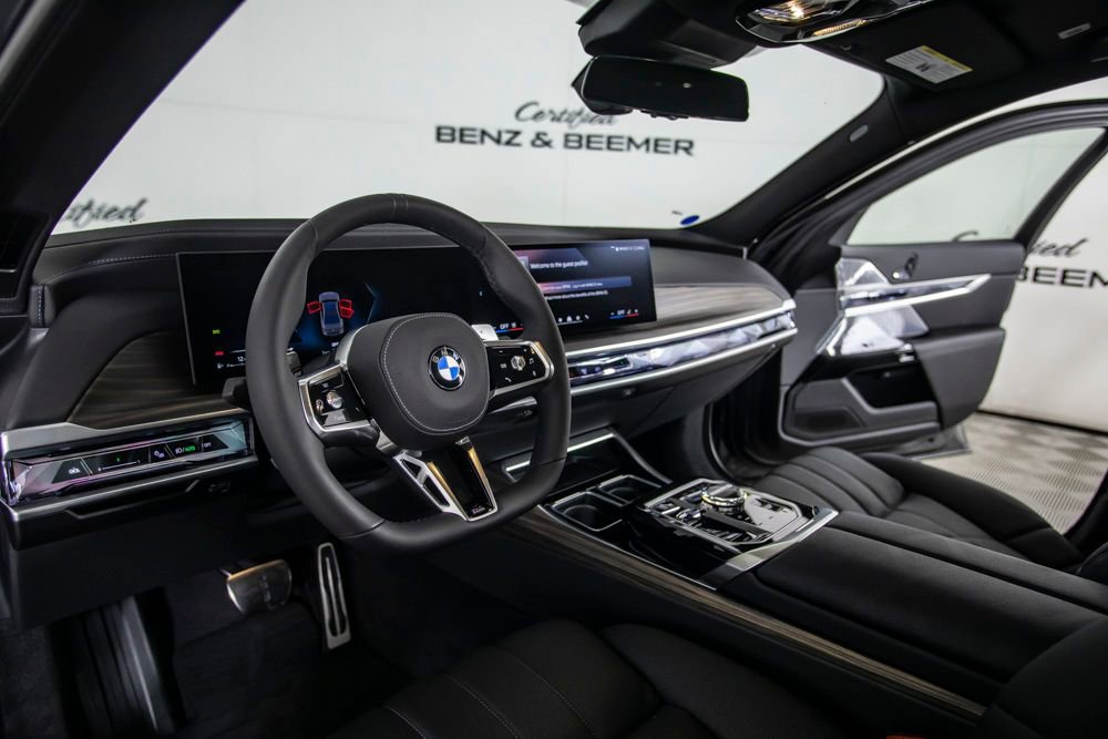 Used 2025 BMW 760i xDrive w/ Executive Package AWD/4WD image 15