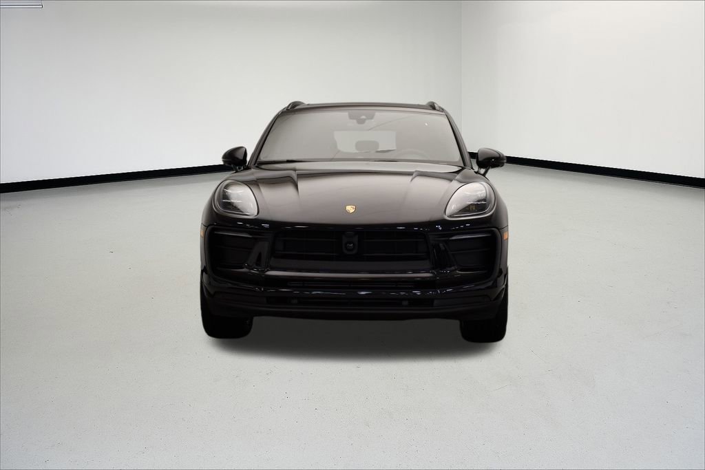 Used 2025 Porsche Macan image 8