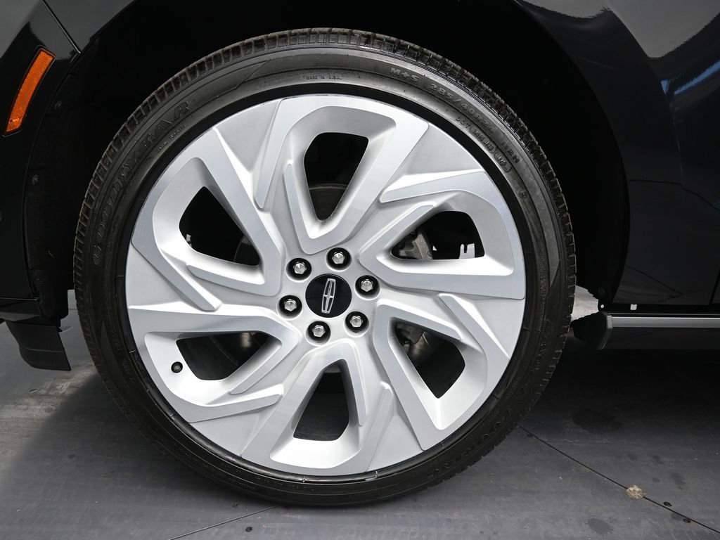 Used 2025 Lincoln Navigator L Black Label image 9