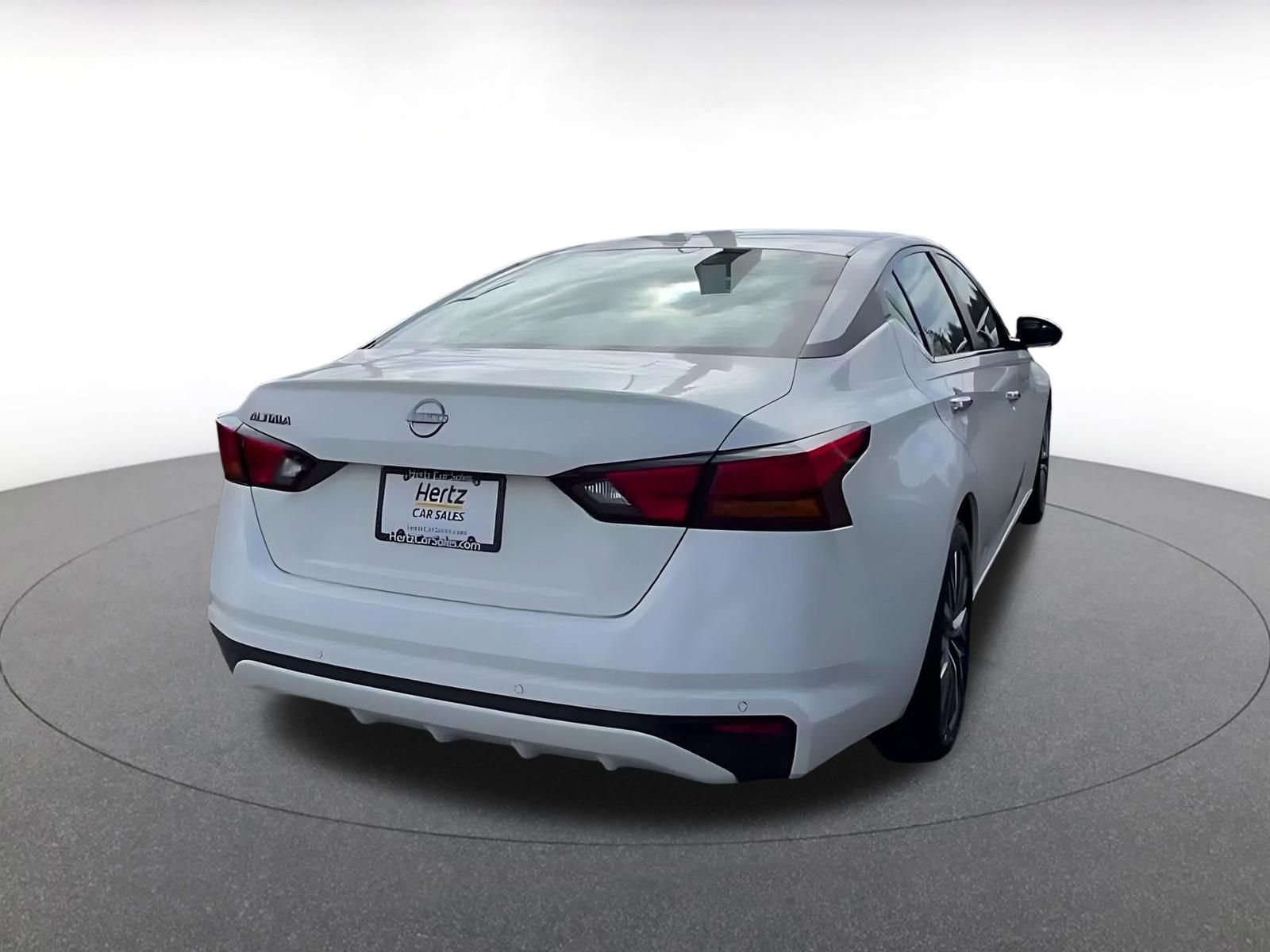Used 2025 Nissan Altima 2.5 SV FWD image 14