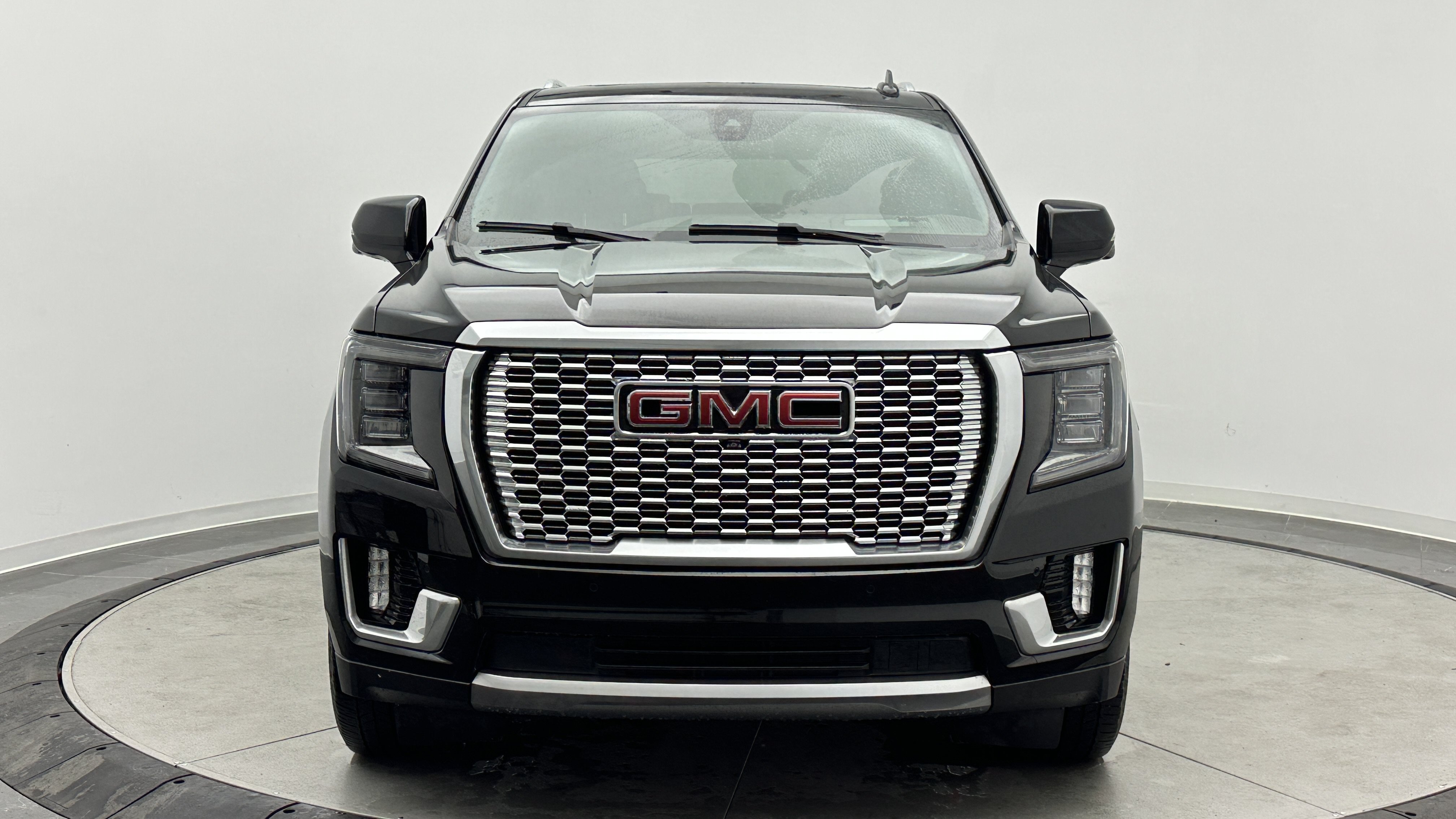 Used 2022 GMC Yukon Denali RWD image 2