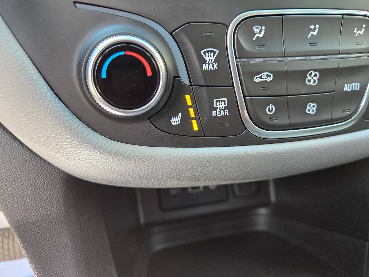 Used 2019 Chevrolet Equinox LT AWD/4WD image 15