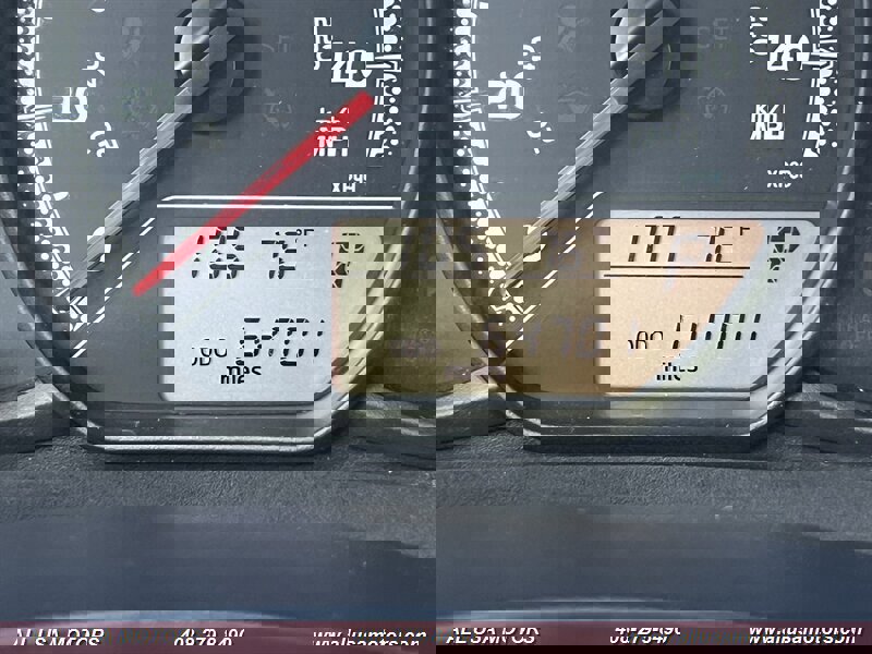 Used 2015 Toyota Yaris L image 21