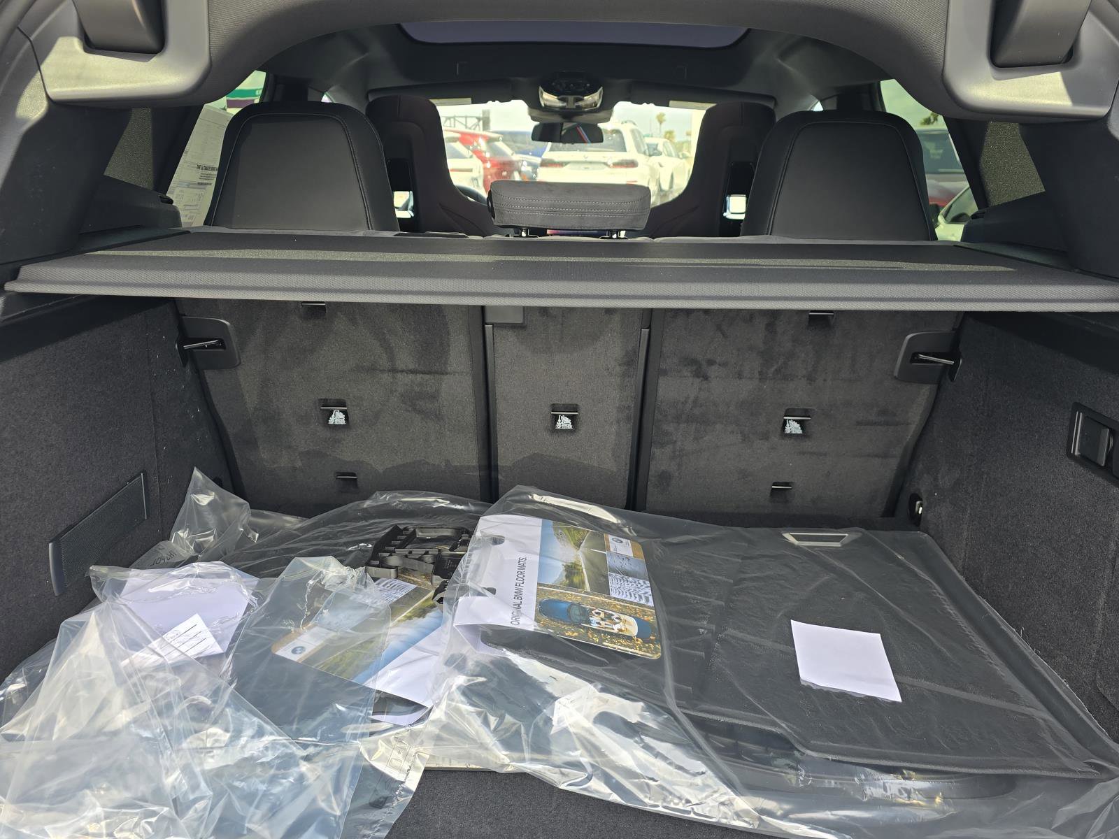 New 2026 BMW iX xDrive60 w/ M Sport Package image 9