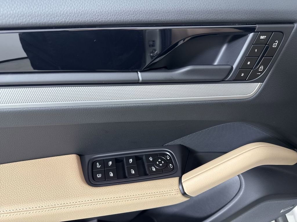 New 2026 Porsche Cayenne image 34