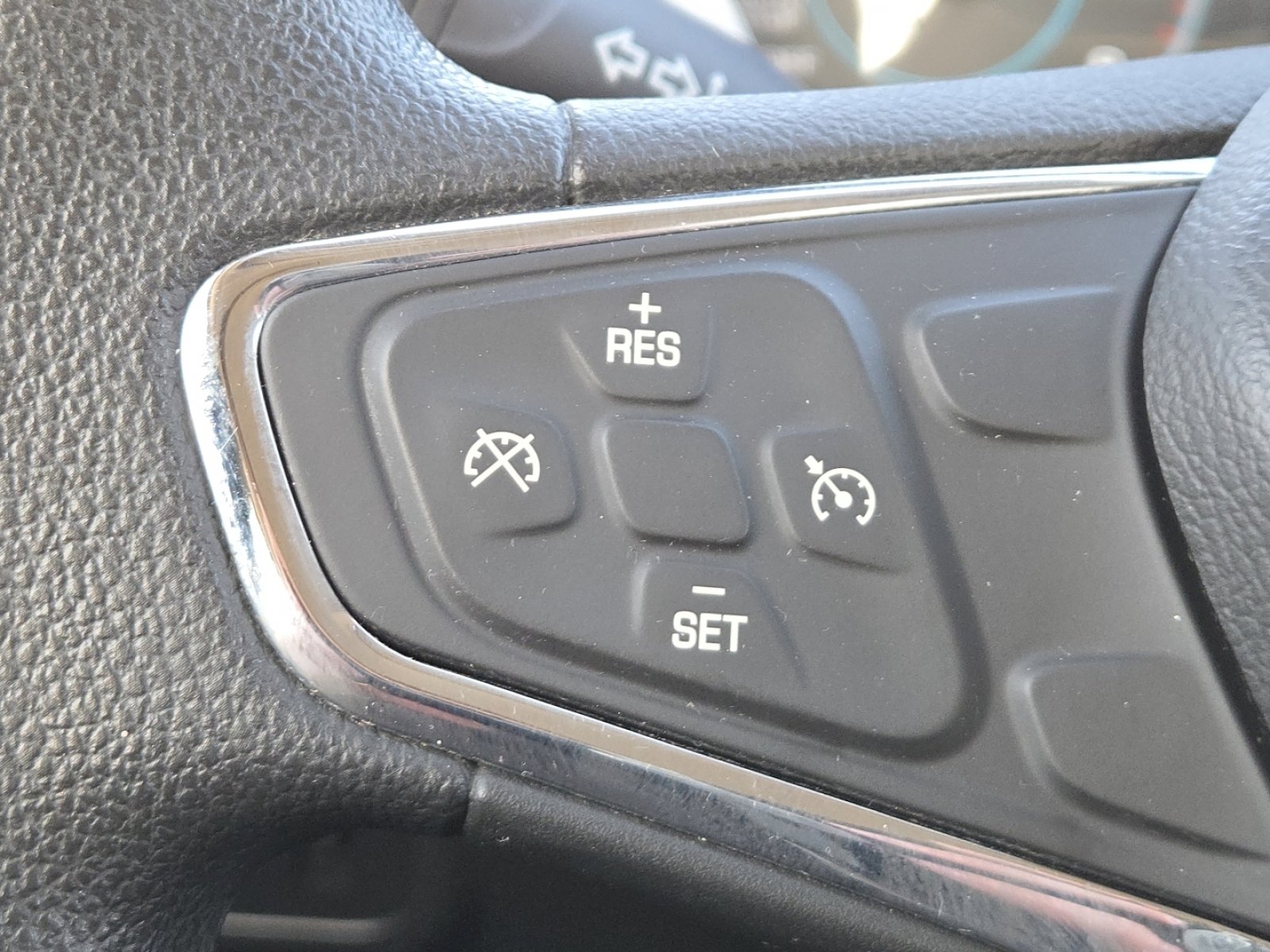 Used 2017 Chevrolet Cruze LT image 4