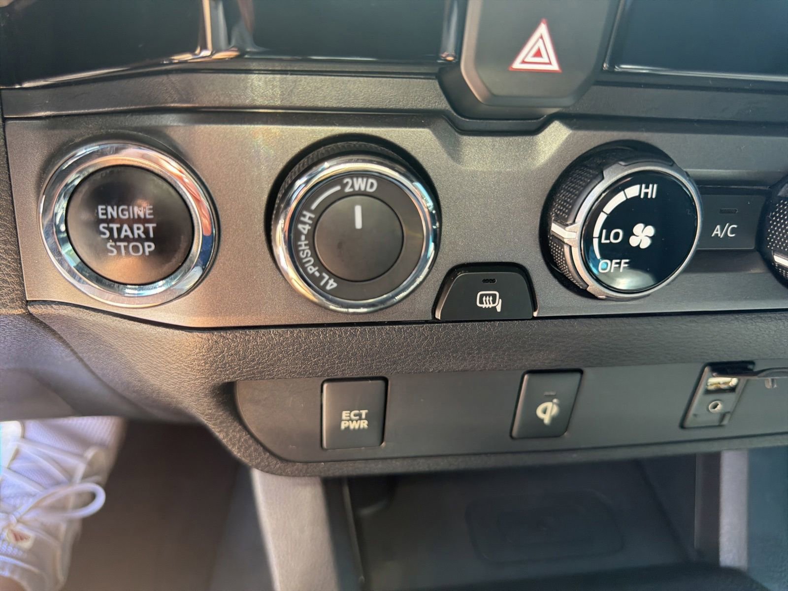Used 2016 Toyota Tacoma TRD Off-Road w/ Towing Package AWD/4WD image 14