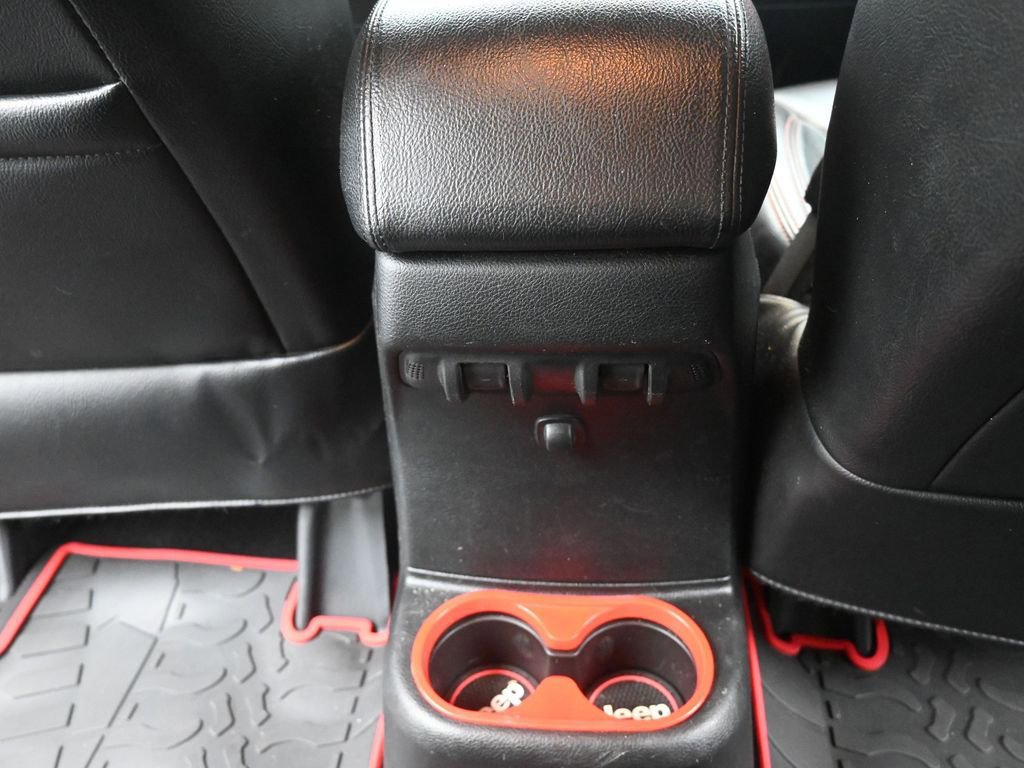 Used 2018 Jeep Wrangler Unlimited Rubicon AWD/4WD image 14