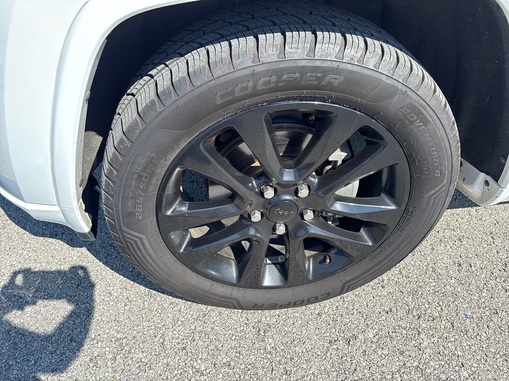 Used 2019 Jeep Grand Cherokee Altitude RWD image 5