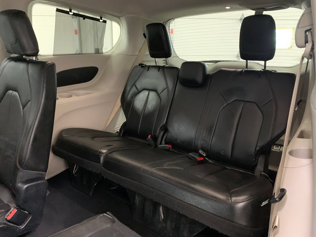 Used 2018 Chrysler Pacifica Touring-L FWD image 20