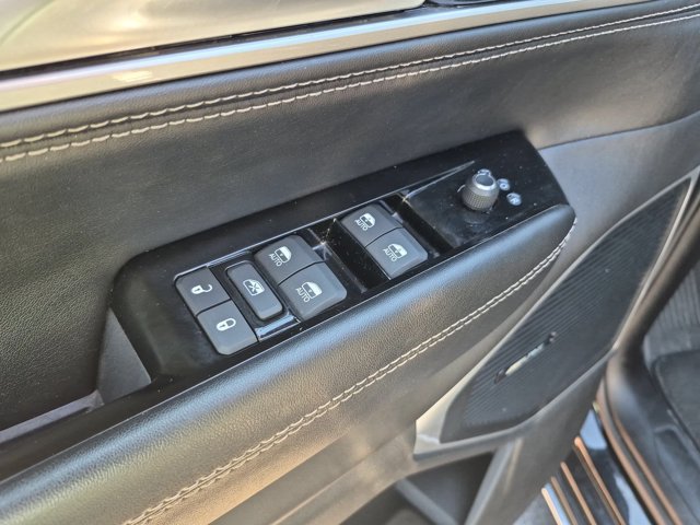 Used 2025 Jeep Wagoneer L Series II AWD/4WD image 7